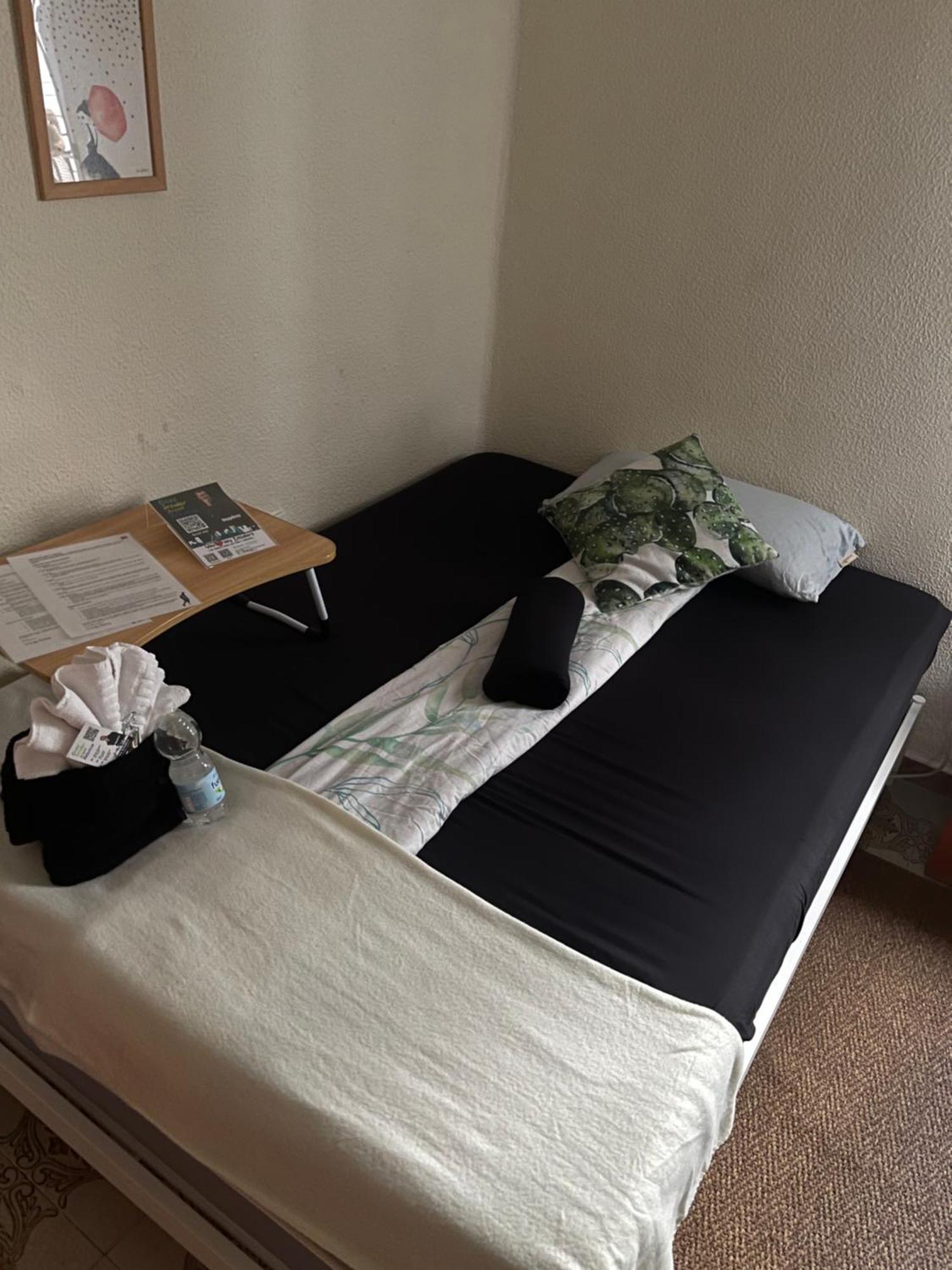 Grosses Modernes Zimmer "Silber" Fuer 2 Personen Und Katzenliebhaber Valencia Exterior photo